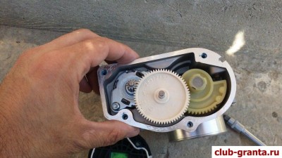 Шестеренки привода заслонки дросселя